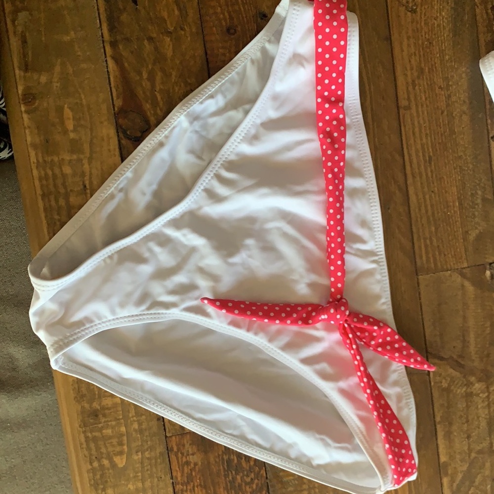 Bikini - Picture 2 of 3